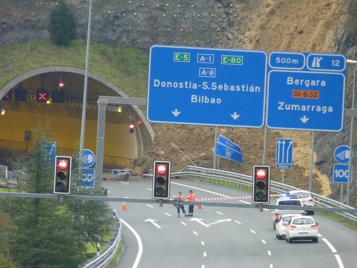 'Bypass' bat egokitu dute Bergaran autobidean izandako lur-jausiagatik
