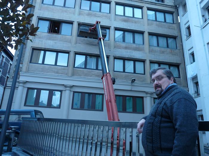 Kale gorrian geratu behar dutenendako logelak