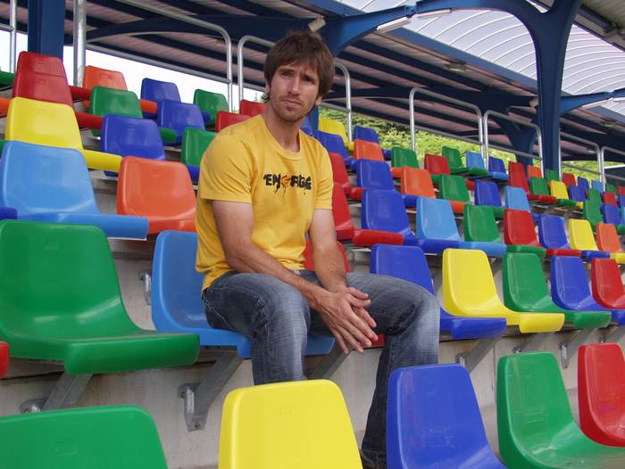 Iraultza Mondra Futbol Taldean; entrenatzaile aldaketa, eta jokalari beteranoak bueltan: Aitor Lopez Rekarte talde zuri-moretik gertu