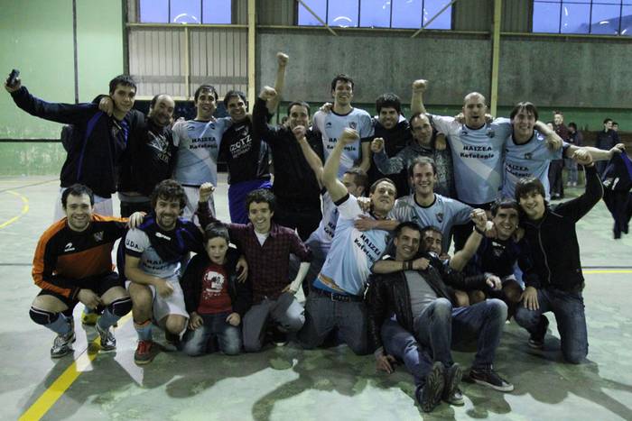 Areto futboleko taldea bigarren mailako txapelduna izan dadin zaleen berotasuna gura dute Oreretan