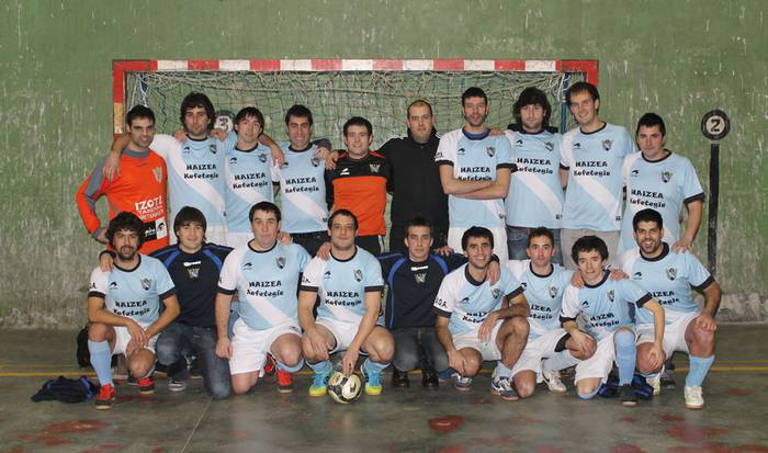 Areto futboleko taldea lehenenengo mailara igotzeko gertu