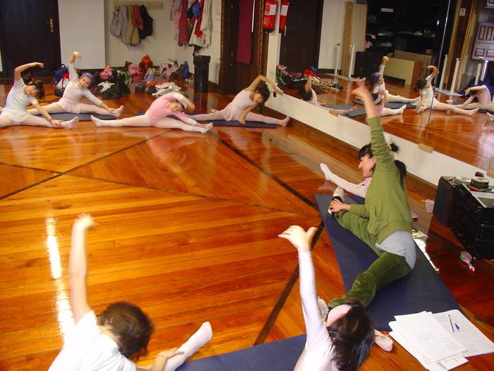 Arrasate Musikaleko ballet, Big Band eta txistulari taldeak, emanaldi bana asteon