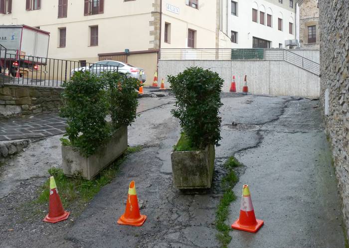 Asfaltatze lanak datorren astean amaitzea espero dute