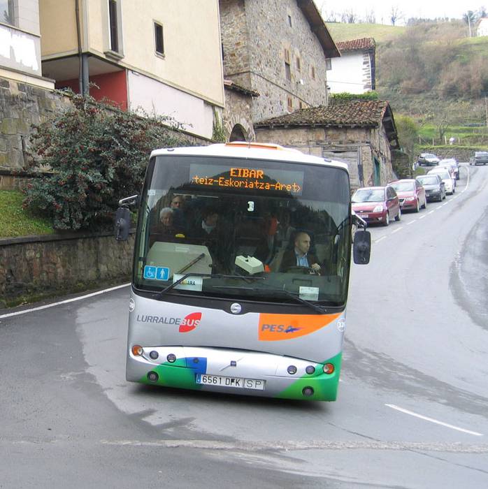 Arlaban gaineko autobus geltokietan aldaketak egin dituzte