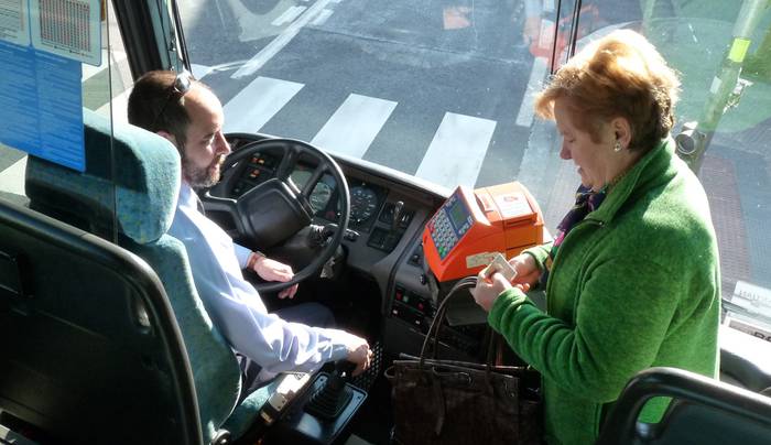 Taxibusa izan daiteke Elgetan garraio zerbitzua emateko formula berria