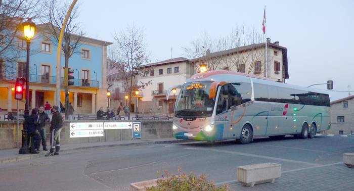 Diputazioarekin batera Elgetako garraio gabeziei erantzungo dien proposamena lantzen