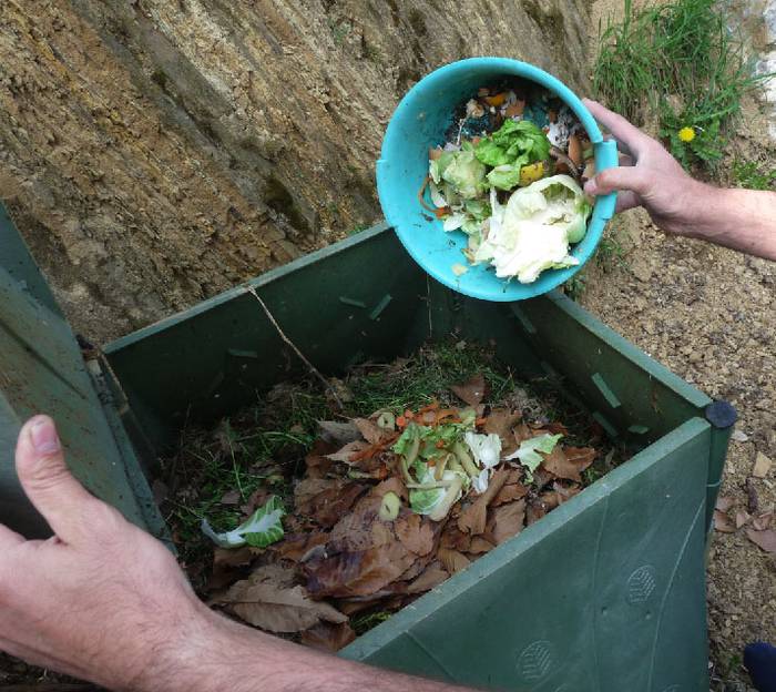 Auzo-konposta bultzatu gura du Udalak
