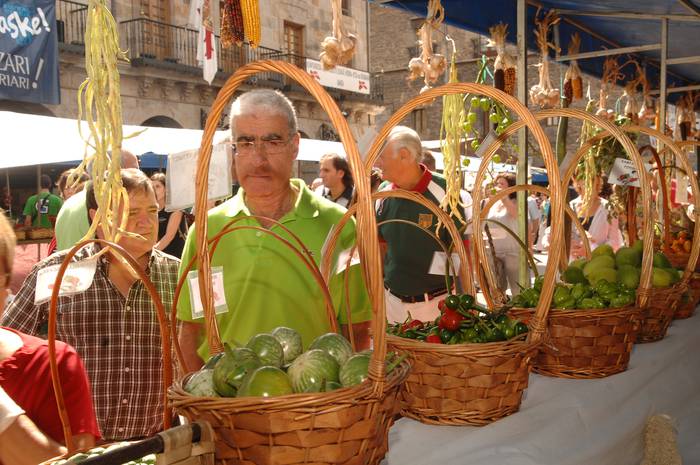 Ortua plazara gaur Bergaran, barazki, fruta eta gazta azokan