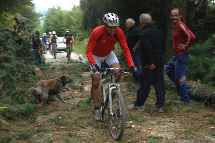 Lokatzak boluntarioak behar ditu domekako bizikleta martxan laguntzeko