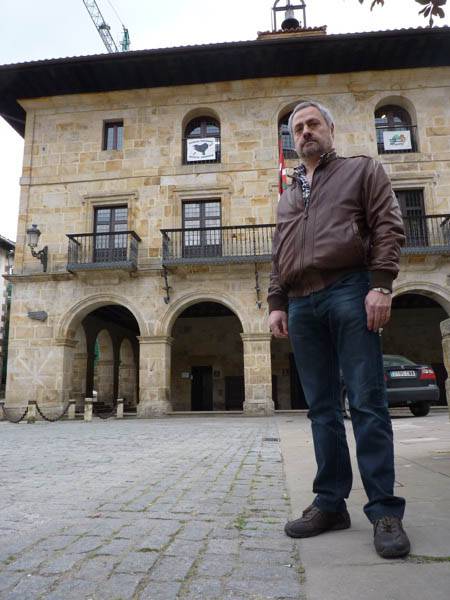 Jose Ramon Uribe, Aramaioko Alkartasunako alkategaia: "Herri txikietako udaletan politika egin baino herriaren alde lan egin behar da"