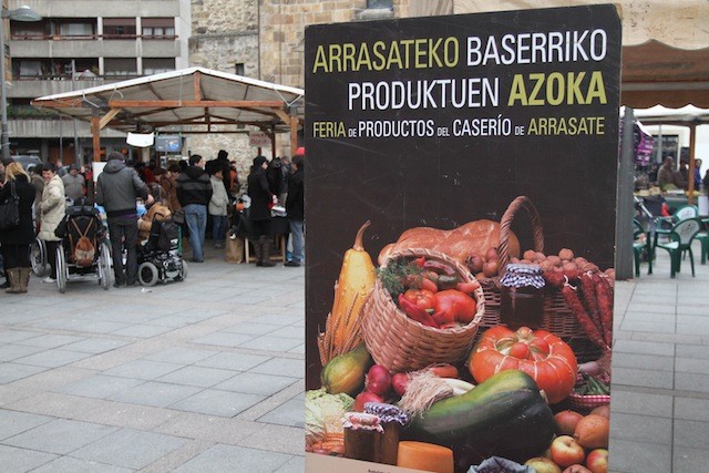 Biharko baserritarren azoka, 'eskultura ekologiko' eta guzti