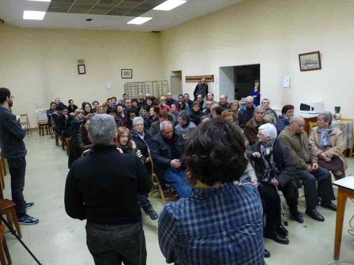 700 herritar inguruk hartu du parte hondakinen bilketaren gaineko bileretan