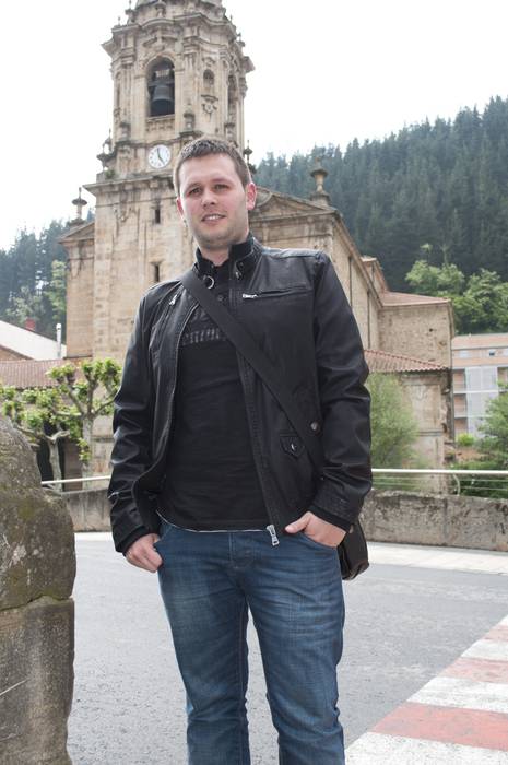 Beñat Herce, Eskoriatzako Bilduren alkategaia: "Adin desberdineko langile, sindikalista eta erretiratuz osatuko talde anitza gara eta helburua da kudeaketa garden eta parte-hartzailea egitea"
