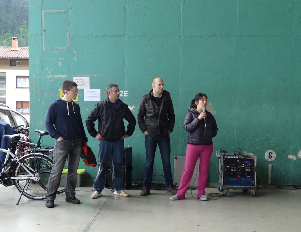 Familia giroan inauguratu dute Oñati eta Arrasate arteko bidegorria