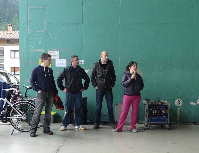 Familia giroan inauguratu dute Oñati eta Arrasate arteko bidegorria