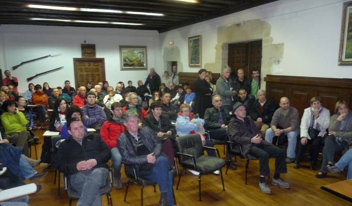 Udalak herritarrekin batera egin gura du Repsolen aurka
