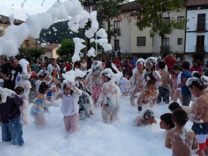 Neska-mutikoendako bits festa arratsaldean