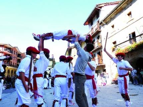 Haurren dantzari egunean umeak etxean bazkaltzeko hartzeko izen-ematea zabalik
