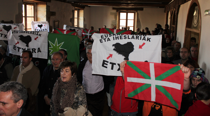 Iragana eta etorkizuna eskutik eta bat eginda Etxarri Aranatzen 