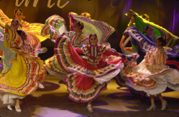 Mexikoko folklorea bihar, egubakoitza, San Martin plazan
