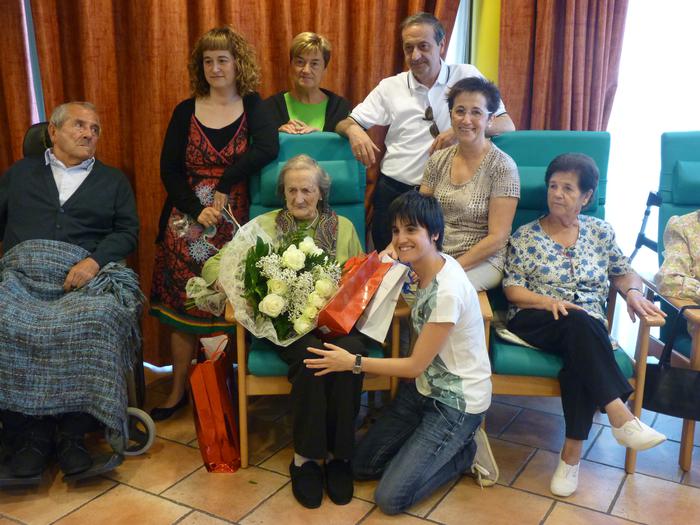 Carmen Aranburuzabala eskoriatzarrak 103 urte bete ditu