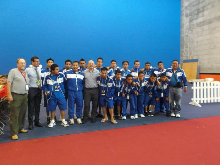 Mikel Andueza dominiko bergararra Donosti Cupen, Tacuba taldearekin