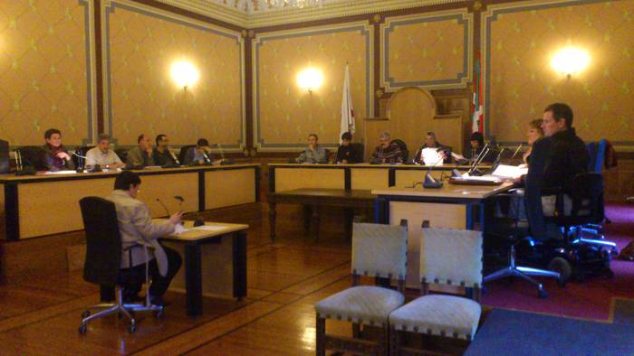 Leire Iruin Bilduren zinegotziaren dedikazioak ekarri zuen eztabaida plenoan
