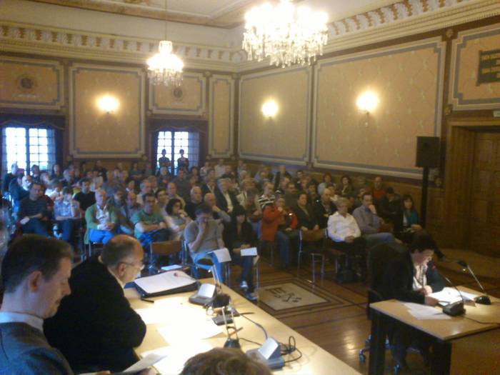 Bergarako Udalbatzak atez atekoaren alde egin du Bilduren eta Aralarren botoekin