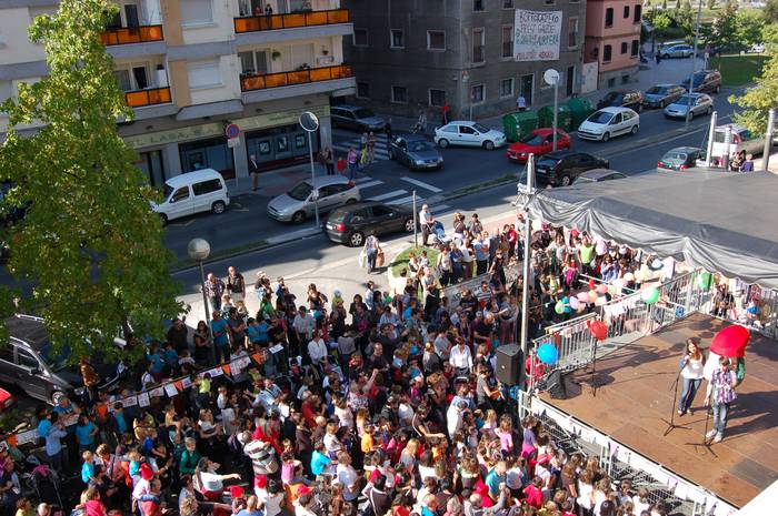 Eguraldia lagun, giro aparta Arizmendiren Ikastola Egunean