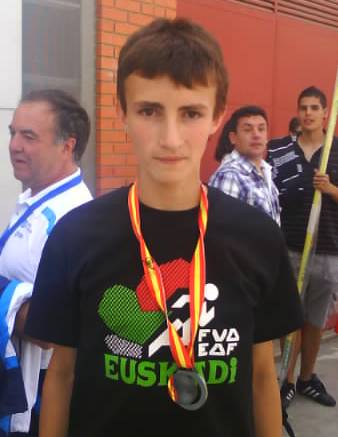 Jonathan Perezek badu ordezkoa, Istar Dapena