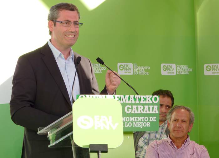 Juan Karlos Garitano: "Hutsik dauden industria pabilioiak enpresa ekintza berrietarako erabiltzeko neurriak hartuko ditugu"