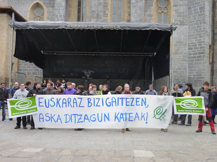 Euskararen aldeko agerraldia egin dute