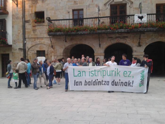 Herritarrek ere salatu dute eguazteneko istripua