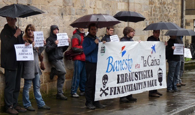 Zubietako erraustegiarendako alternatibak aldarrikatu dituzte Oñatin
