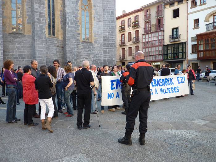 Ertzaintzaren presentziak politikariak asaldatu zituen atzoko osokoan