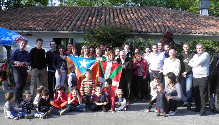Sant Jordi ospatu dute Debagoieneko katalanek
