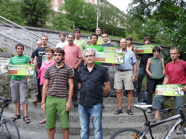 Espainiako Vueltaren "inposizioaren" aurka eta Euskal Pedalkaden alde