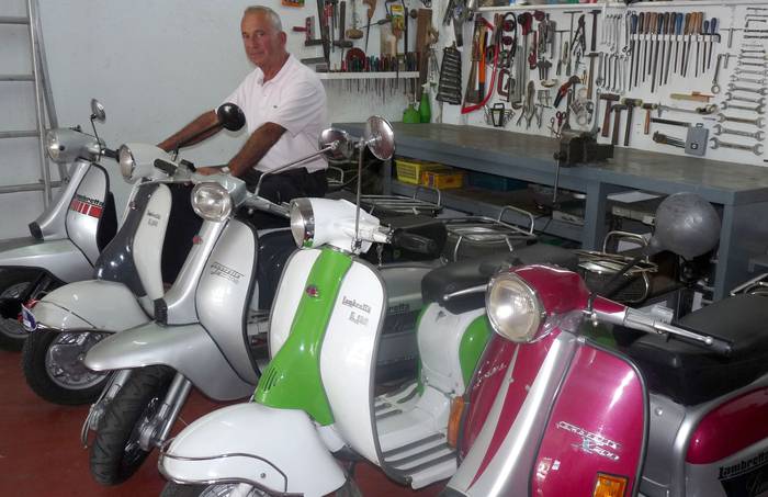 75 lagun domekako Vespa eta Lambretta eguneko bazkarirako