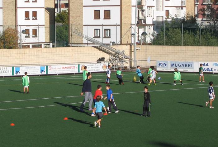 Futbol eskolak gaur hasiko du denboraldia