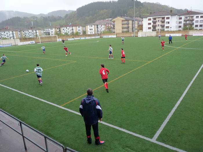 Sei taldek jokatu dute infantilen Debagoieneko futbol txapelketa