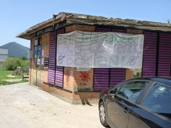 Lapurrak bi aldiz sartu dira gaztetxean astebetean