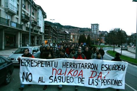 Manifestazio jendetsua Arrasaten greba egunari amaiera emateko