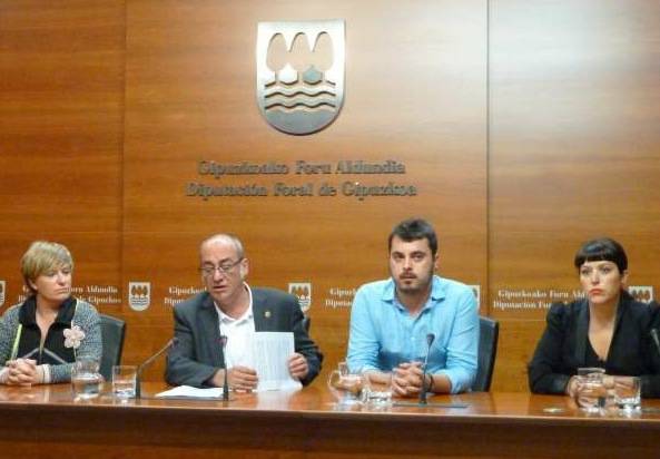 Martin Garitano diputatu nagusiak Juan Karlos Alduntzin Ingurumen diputatuaren lana defendatu du 