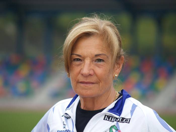 Zilarrezko eta brontzezko dominak ekarri ditu Maria Jose Gilek Donostialdeatik