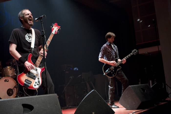 Rock doinu gogorrak Gaztelekuan Sharon Stoner eta Eraso! taldeekin