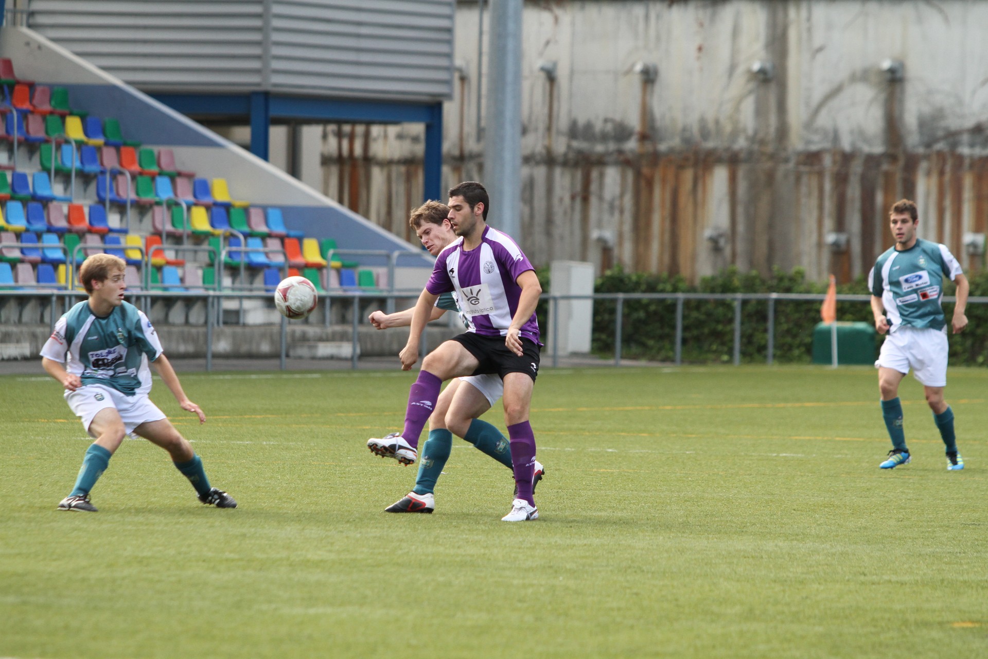 Mondrak 0-1 galdu du Oiartzunen kontra, epailearen erabakiek baldintzatutako lehian