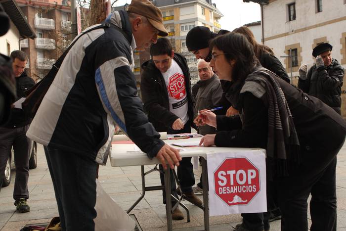 Konpromiso zehatzak eskatu ditu Kaleratzeak Stop! plataformak