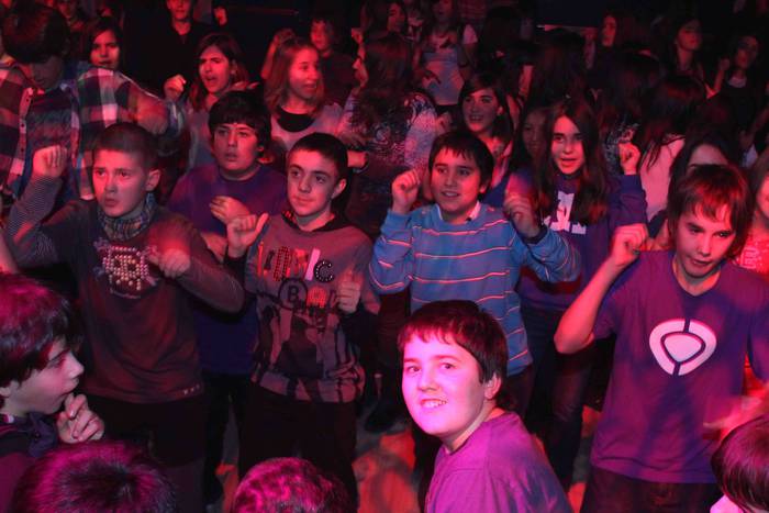 Arrakastatsu ekin diote urteari gaztetxoendako DJ jaialdiek