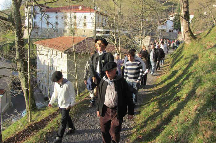 Urtero legez, Olentzerorekin kantuan irten ziren Arantzazun