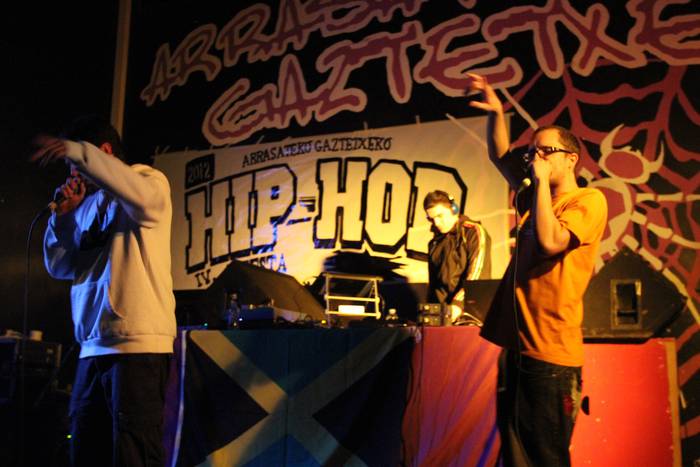 Hip hopak hartu du Arrasateko gaztetxea